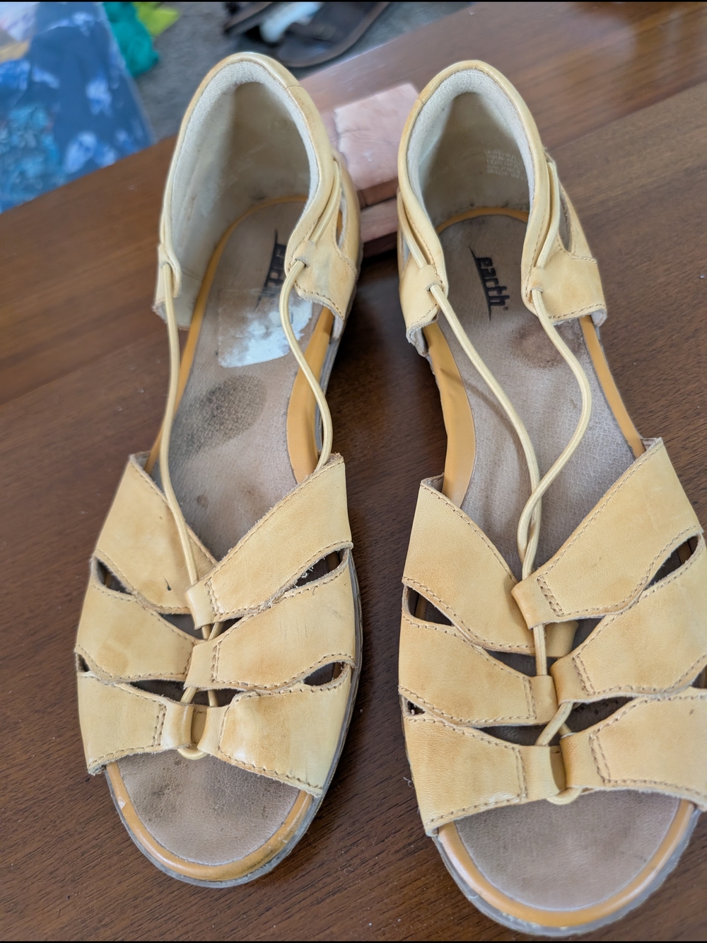 Earth Shoes 'Aloha' style, Yellow Leather